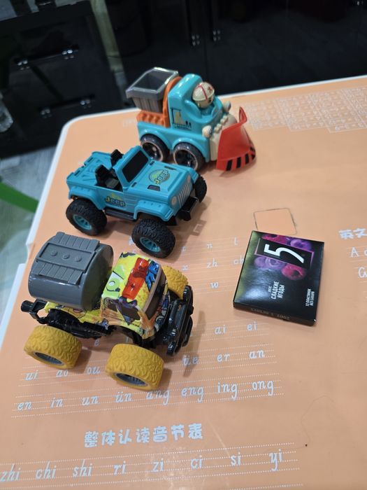 Игрушки машинки разные