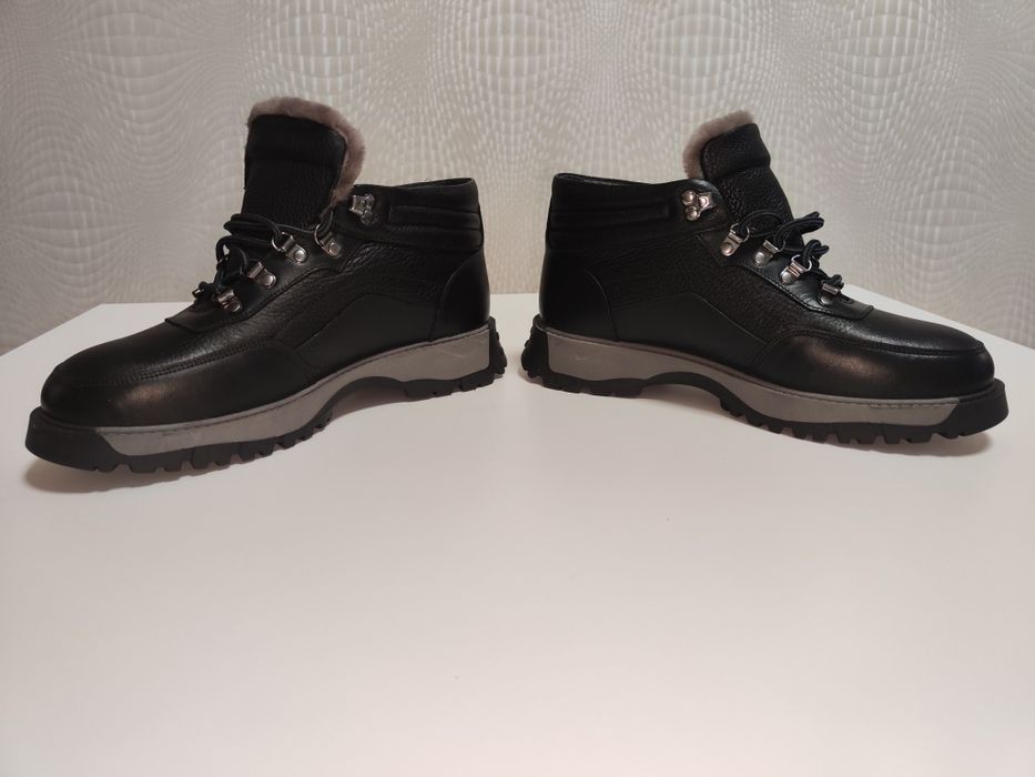 Продам мужские зимние ботинки _42 размер.