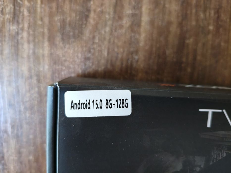 Продам  TV Box  8gb/128gb новый