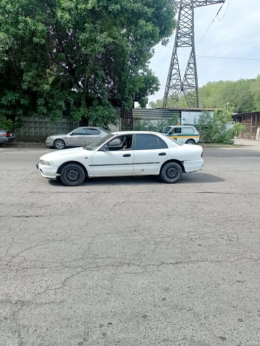 Прдам машину Митсубиси Галант