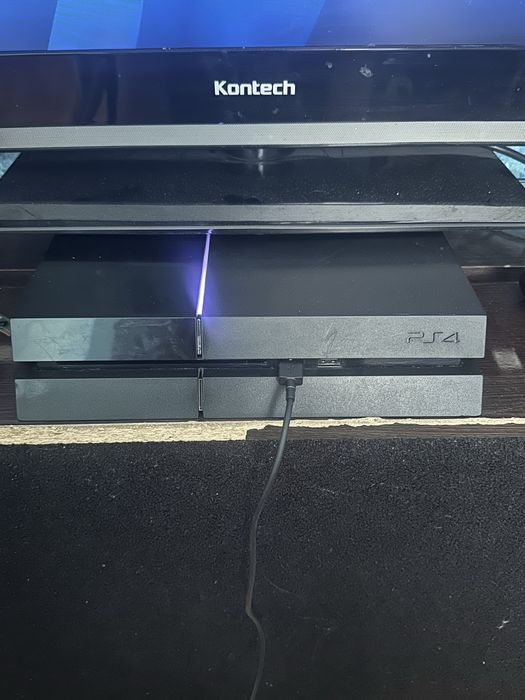 Продам приставку ps4 fat
