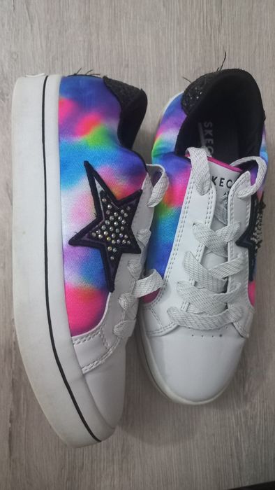 Продам кеды для девочек