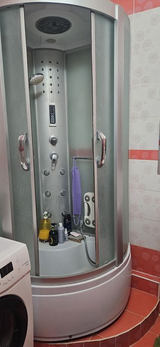 Продам душевую кабину 90×90
