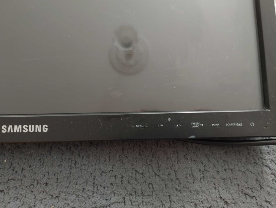 Работещ монитор в добро състояние