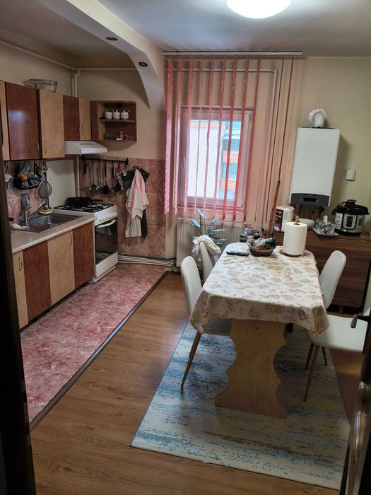 Apartament 2 camere, 2 balcoane zona gării