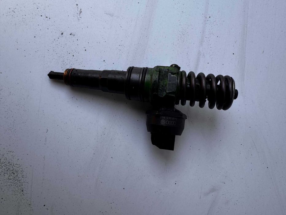 Injector Audi A4 B7 1.9 Tdi BKE 038130073BP