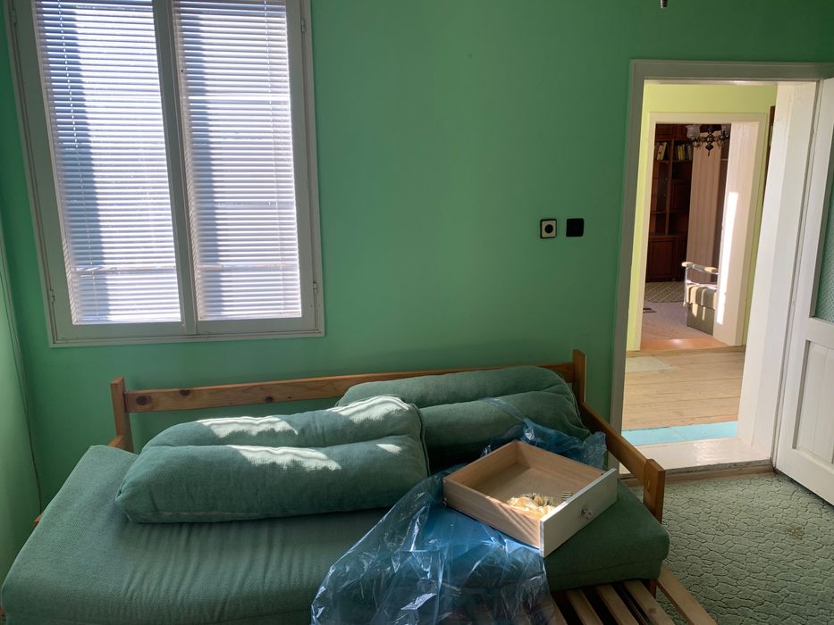 Едноетажна къща с гараж