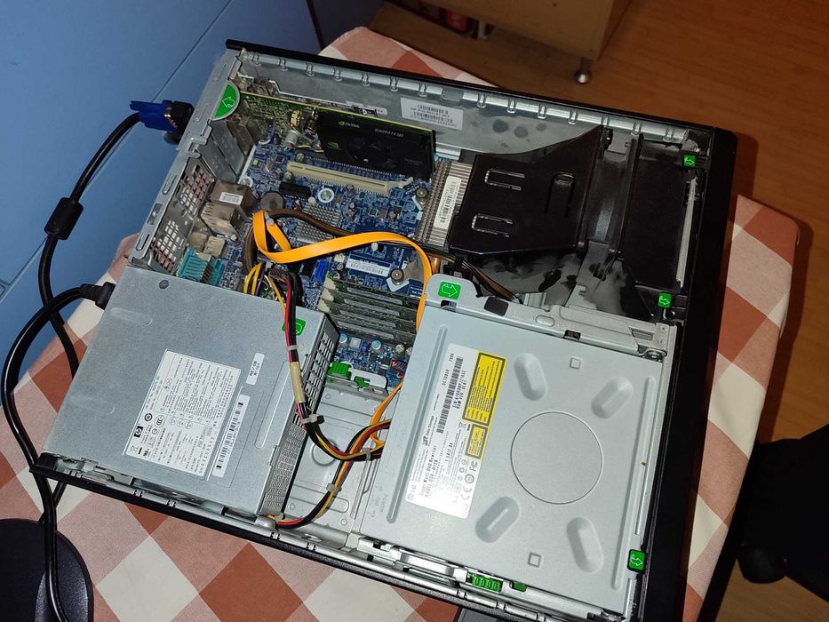 стационарен компютър HP Z200 Workstation