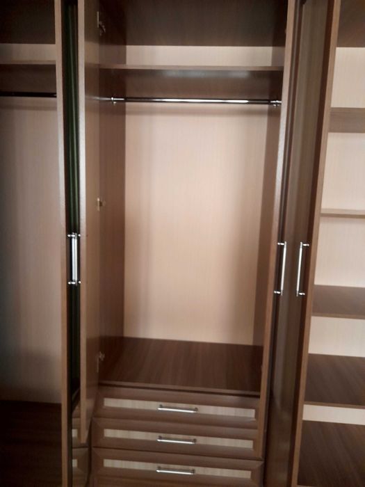 Брльшой угловой шкаф