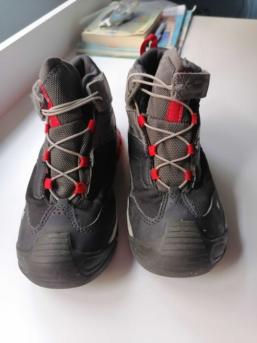 Зимни спортни обувки