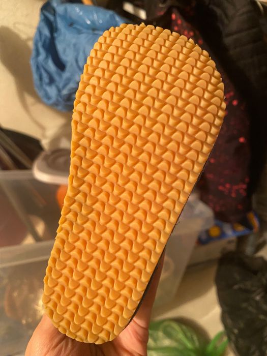 Боси обувки и пантофи за деца