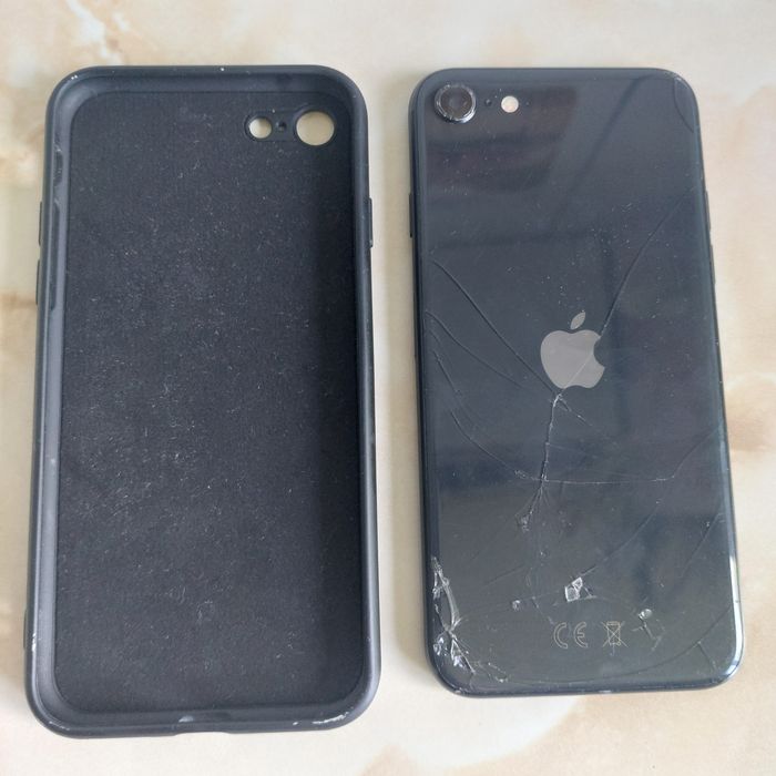 [SE2] Vând Apple iPhone SE 2 de 128Gb + husă BONUS //poze reale