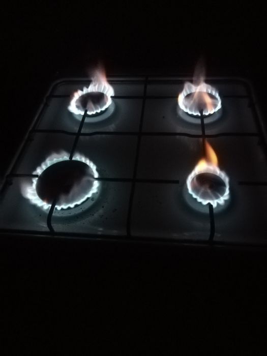 Продам газовую плиту