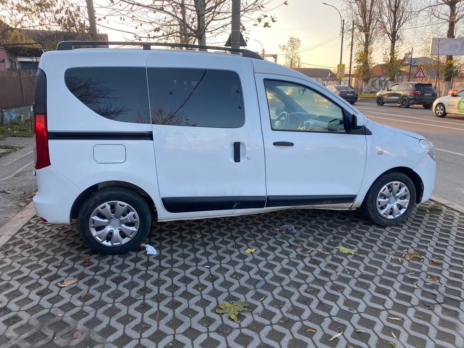 Vind Dacia Dokkar an 2014 mot 1,5 mot  km  208000km   functional