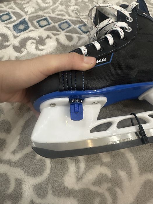 Продам две пары коньков