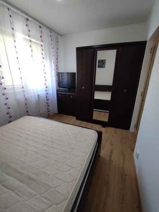 Închiriez apartament