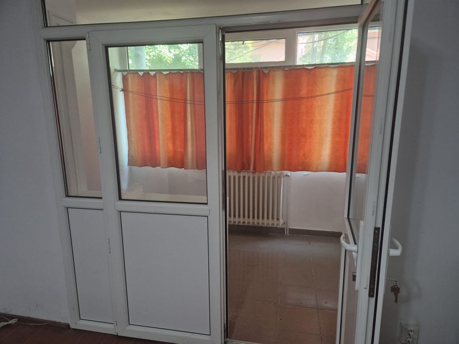 Inchiriez spatiu comercial - central