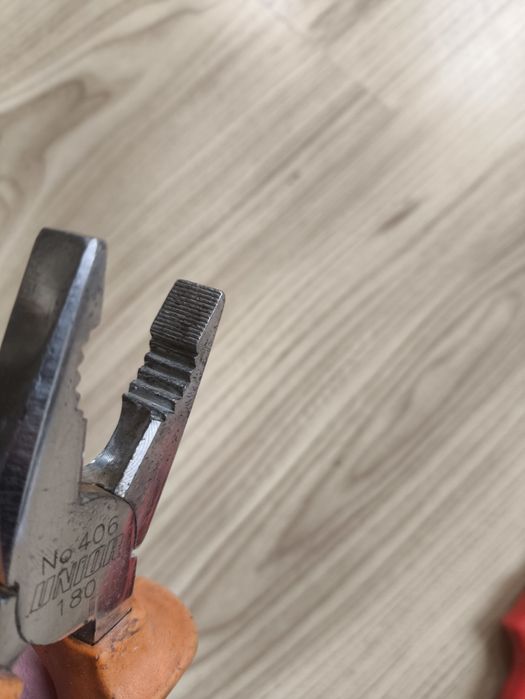 Инструменти за електротехници