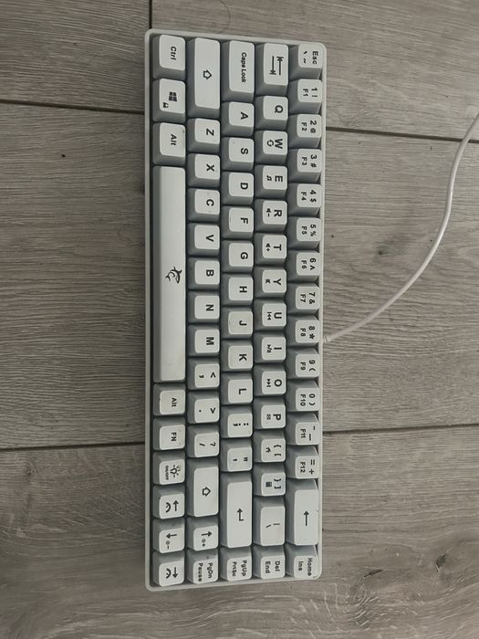 Tastatura  gaming white shark 60%