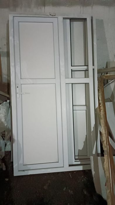 Продам пластиковые двери