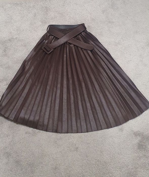 Коричневая плиссированая юбка