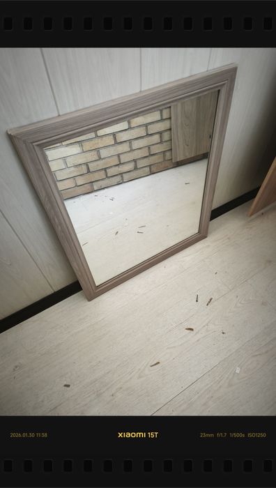 Два шкафа и зеркало