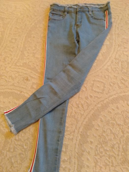Продам джинсы для девочек
