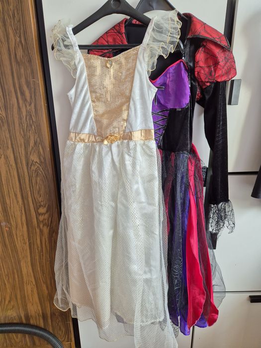 Костюм на вещица и костюм на ангел