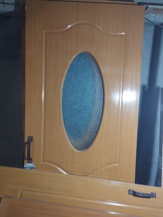 Шкаф, двери, линолеум,