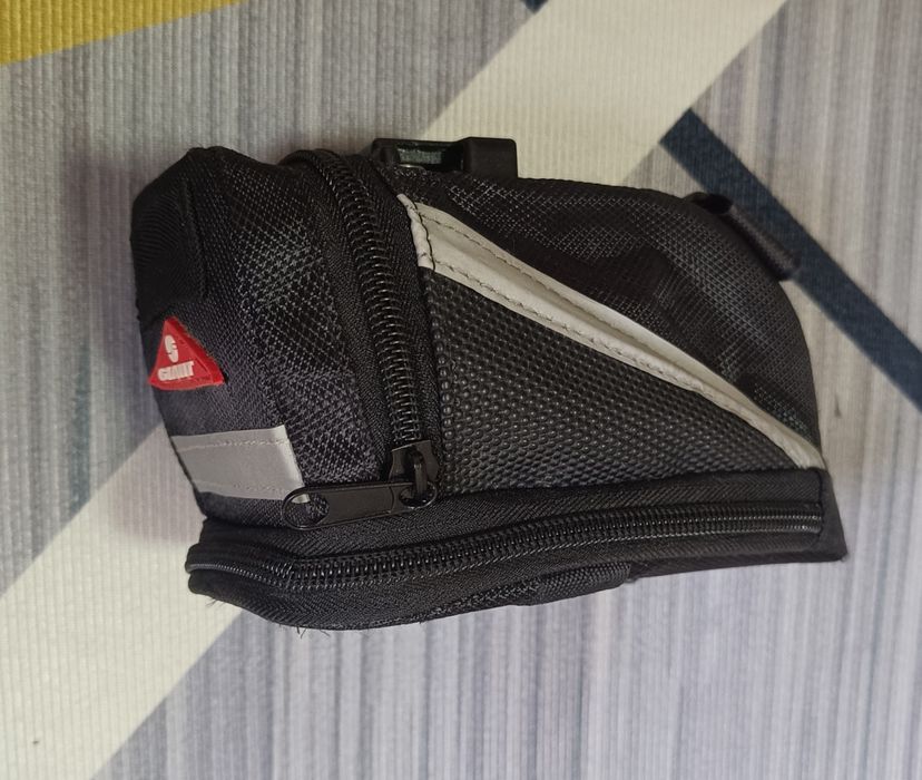 Велосумки, держатель телефона.