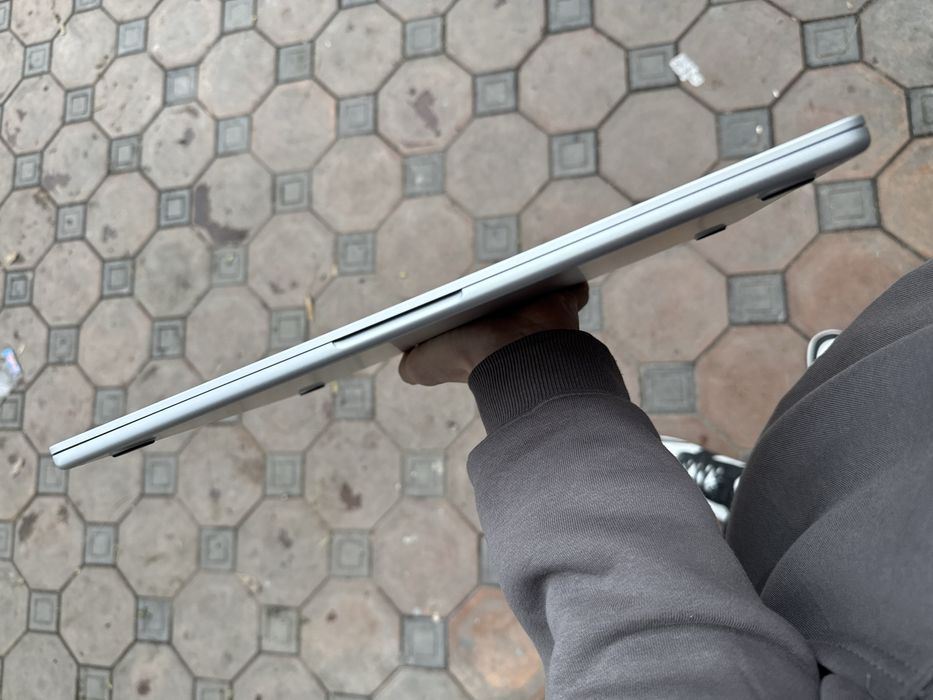 Macbook air m2 15-inch 10-GPU 8/256 quvati 50 soatgacha full kompket