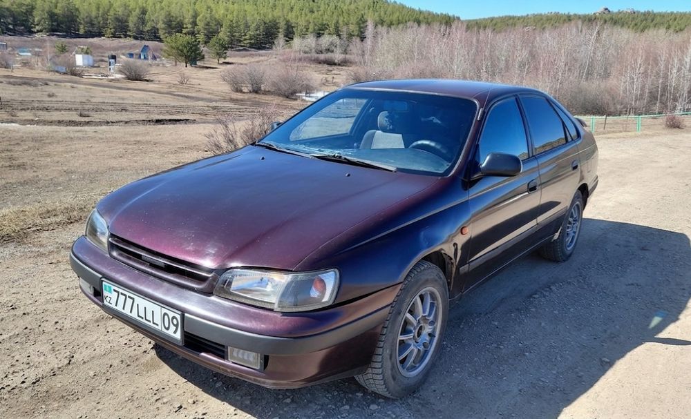 Тойота карина Е  2.0 1996