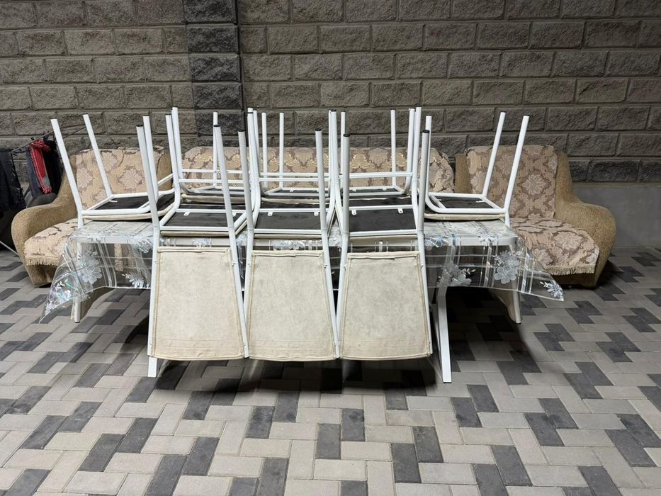 Продам стол со 8 стульями