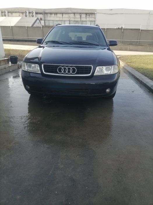 Vând Audi A4 pe piese