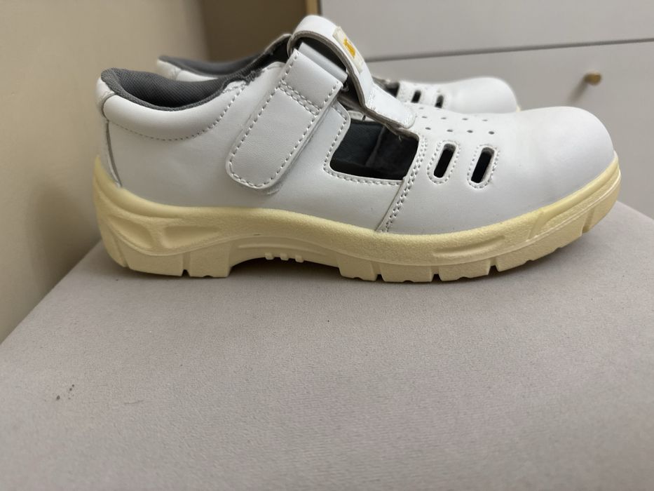 Спец обувь(кроссовки)