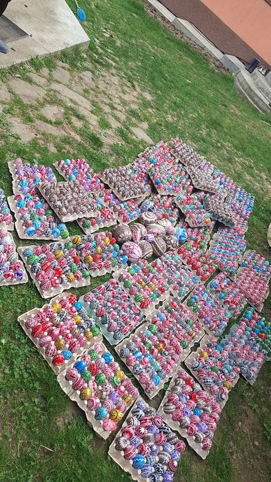 Ouă încondeiate manual