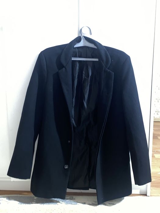 продаеться пальто новое