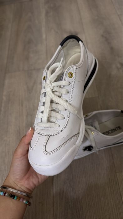 Женские кроссовки DESCENTE