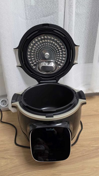 Multicooker inteligent cu gatire sub presiune Tefal Cook4me Touch CY912831, 1600W
