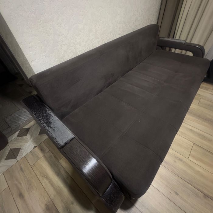 Диван коричневый