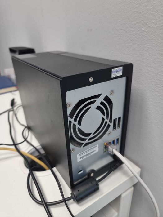 NAS QNAP TS-219P II + HDD Seagate NAS (2x2TB, Sănătate 92%)
