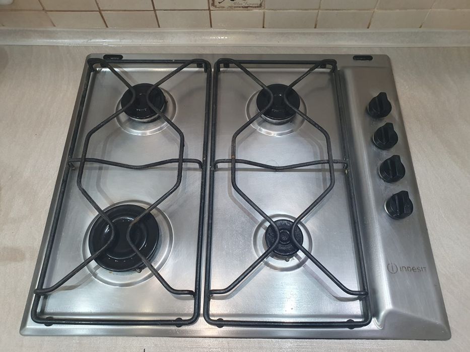 Продам газовую плиту Indesit