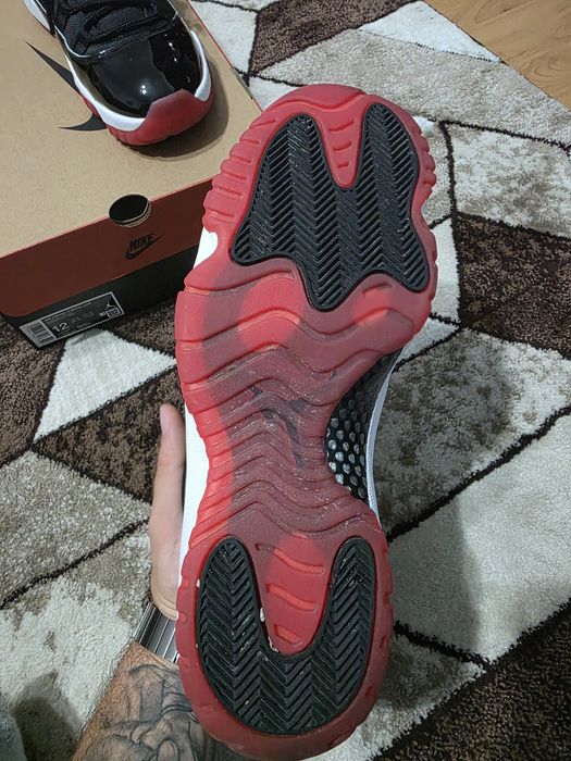 Jordan 11 retro Bred low