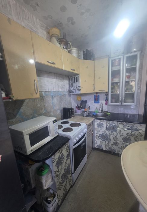 Срочно продам угловой кухонный гарнитур