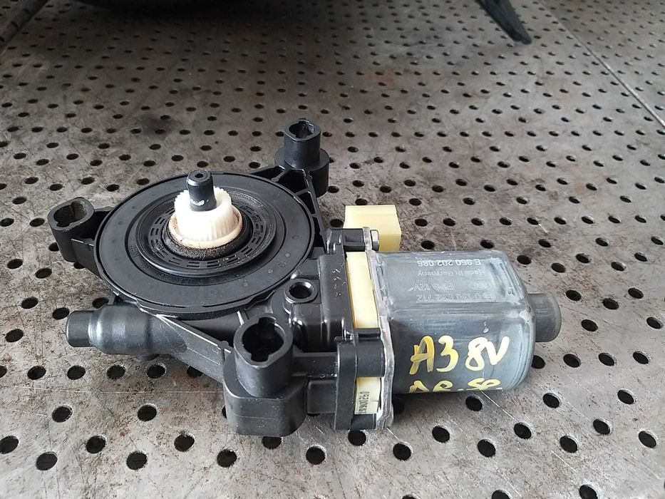 Motoras macara dreapta spate audi a3 8v 5q0 959802 0130 822712 e85 0202086
