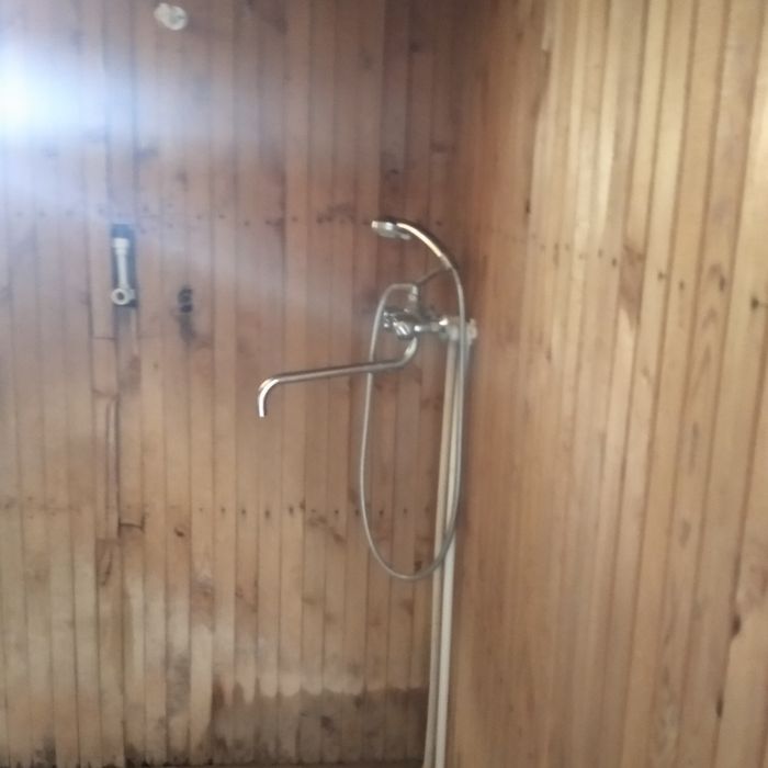 Навоий, эски шахарда ховли сотилади 10 сотих, 11 хона хамма шароитлари