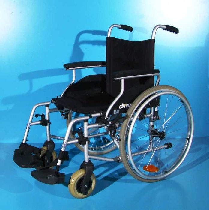 Scaun cu rotile pliabil invalizi Drive - latime sezut 48 cm
