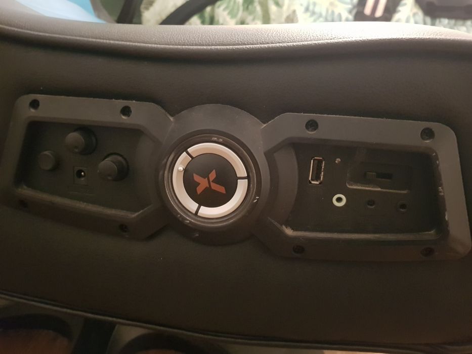 Scaun gaming xrocker playstation cu mici semne de uzură