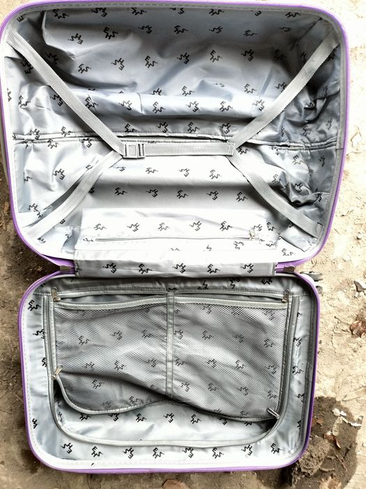 Чемодан дорожный