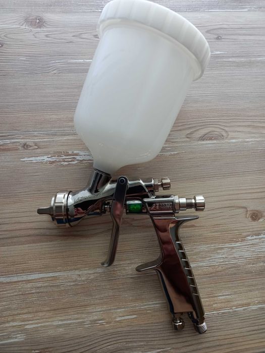 pistol vopsit iwata